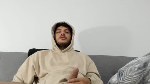 favid95 online show from December 16, 12:48 am