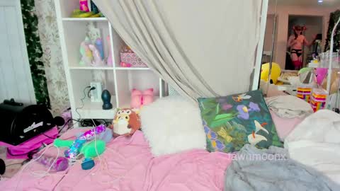 Snapshot of fawnmoonx chatting on December 24, 9:33 pm fawnmoonx online show from December 24, 9:33 pm