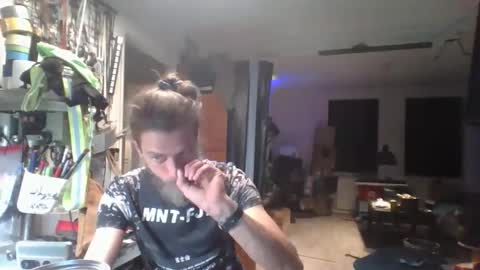 Snapshot of feelfemdom chatting on October 5, 2:10 am feelfemdom online show from October 5, 2:10 am