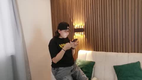 Feelena online show from February 4, 6:03 pm