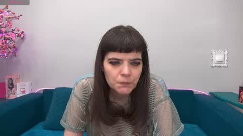 Snapshot of feelsgoodwoman chatting on June 25, 5:12 am Laura online show from June 25, 5:12 am