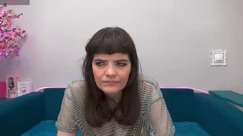 Snapshot of feelsgoodwoman chatting on July 4, 12:06 am Laura online show from July 4, 12:06 am