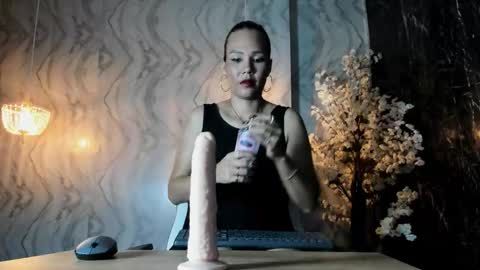 feetbynic online show from October 25, 2:24 pm