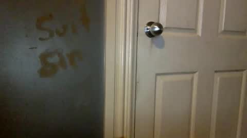 Snapshot of feetlover1888386 chatting on February 13, 10:44 am HairyBrownGuy online show from February 13, 10:44 am