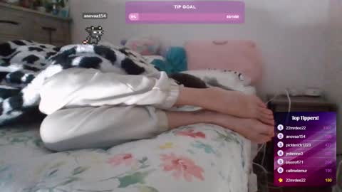 Snapshot of feetnymph chatting on February 26, 2:15 am Soley online show from February 26, 2:15 am