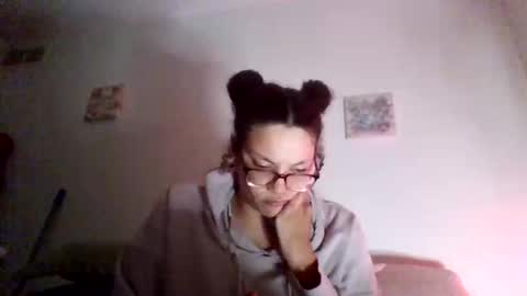 Snapshot of feetnymph chatting on November 18, 2:28 am Soley online show from November 18, 2:28 am