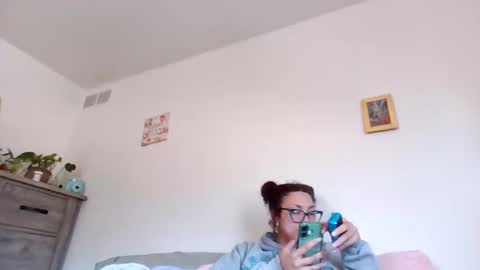 Snapshot of feetnymph chatting on April 11, 6:34 pm Soley online show from April 11, 6:34 pm