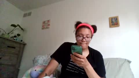 Snapshot of feetnymph chatting on June 22, 6:05 pm Soley online show from June 22, 6:05 pm