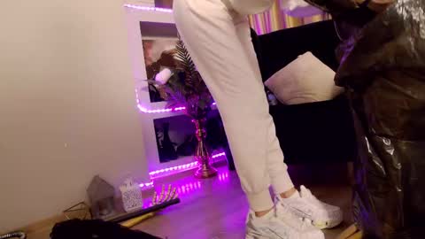 FeetVibe online show from October 18, 11:33 am