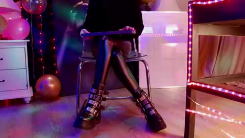 FeetVibe online show from March 22, 6:06 am