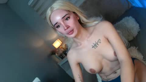 Snapshot of feisty_woman chatting on March 6, 4:52 am Prianka online show from March 6, 4:52 am