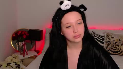 Felicia Herceg online show from November 2, 5:48 pm