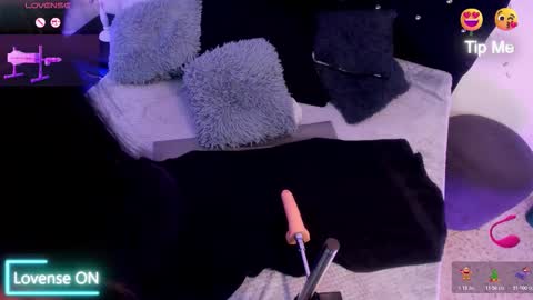 felina online show from December 5, 6:37 pm