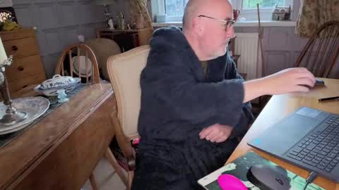 Adam online show from October 27, 7:23 am