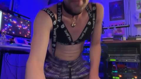 femboyfangs online show from October 31, 3:07 am