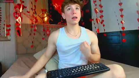 Snapshot of femboy_max chatting on September 15, 12:38 pm Femboy Max online show from September 15, 12:38 pm
