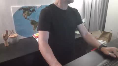 Snapshot of femdomsubby chatting on February 17, 9:17 am femdomsubby online show from February 17, 9:17 am