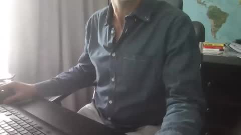 Snapshot of femdomsubby chatting on April 13, 1:22 am femdomsubby online show from April 13, 1:22 am