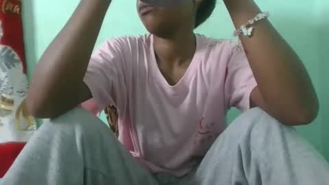 Snapshot of fenou122745 chatting on January 19, 9:24 am fenou122745 online show from January 19, 9:24 am