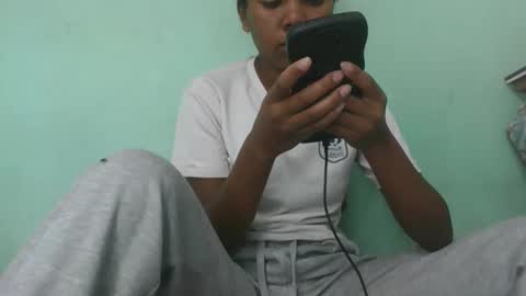 Snapshot of fenou122745 chatting on February 11, 6:51 am fenou122745 online show from February 11, 6:51 am