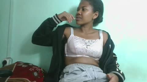 Snapshot of fenou122745 chatting on February 21, 7:37 pm fenou122745 online show from February 21, 7:37 pm