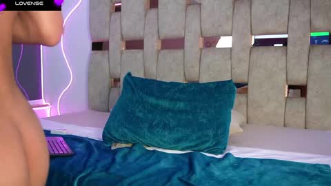 fernanda_thail_ online show from April 8, 8:09 pm