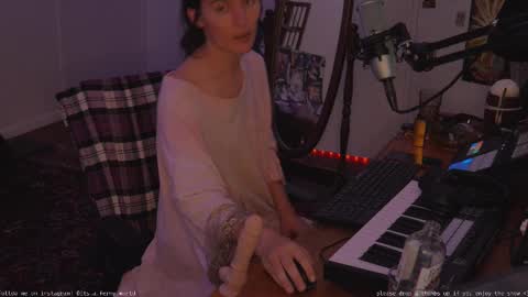 Snapshot of fernydew chatting on February 18, 11:55 am Fern next stream 430pm Monday PST online show from February 18, 11:55 am