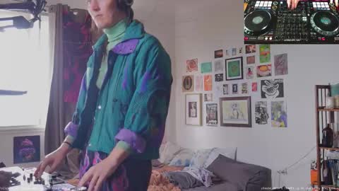 Snapshot of fernydew chatting on September 20, 2:34 am Fern next stream 430pm Monday PST online show from September 20, 2:34 am