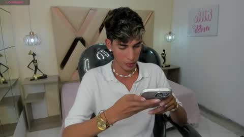 FER PHOENIX online show from October 5, 4:00 am