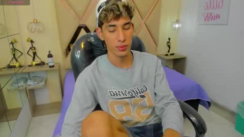 FER PHOENIX online show from November 11, 3:17 am