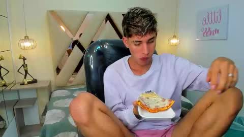 FER PHOENIX online show from December 19, 4:08 am