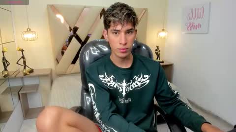 Snapshot of ferphoenix_ chatting on January 19, 3:21 am FER PHOENIX online show from January 19, 3:21 am