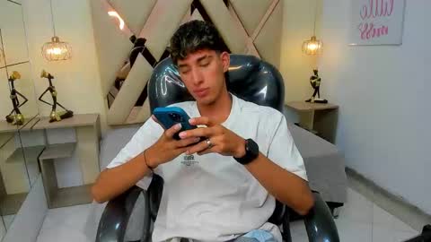 Snapshot of ferphoenix_ chatting on February 2, 4:00 am FER PHOENIX online show from February 2, 4:00 am