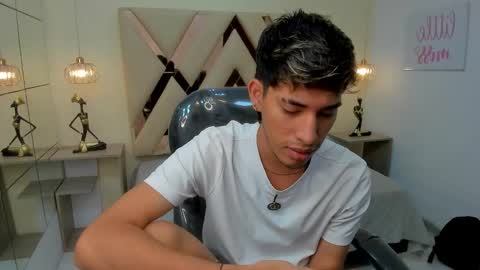 Snapshot of ferphoenix_ chatting on February 11, 3:11 am FER PHOENIX online show from February 11, 3:11 am