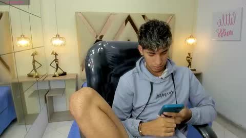 Snapshot of ferphoenix_ chatting on February 27, 3:28 am FER PHOENIX online show from February 27, 3:28 am