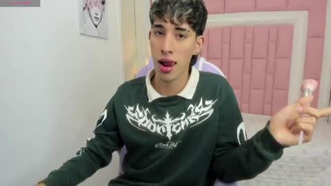 FER PHOENIX online show from April 17, 4:59 am