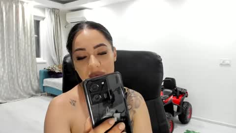 Snapshot of fetishcatalea chatting on June 18, 6:45 pm Catalea DM online show from June 18, 6:45 pm