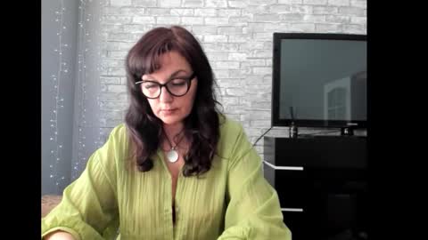 Snapshot of fey_bb chatting on February 6, 6:29 am Milana online show from February 6, 6:29 am