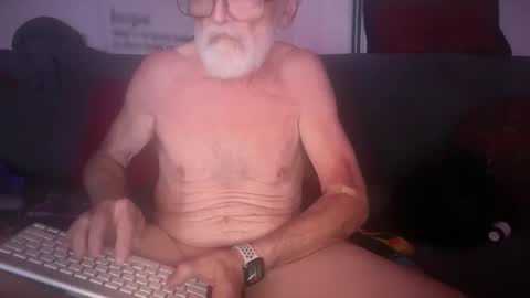 Snapshot of ff_pig chatting on November 1, 9:11 am ff_pig online show from November 1, 9:11 am