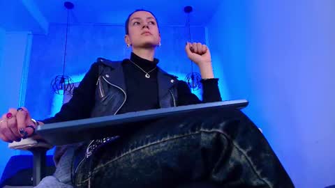   online show from November 14, 12:48 pm