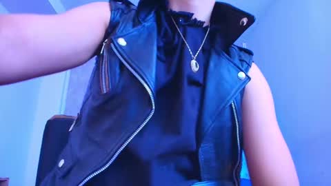   online show from December 4, 7:33 pm