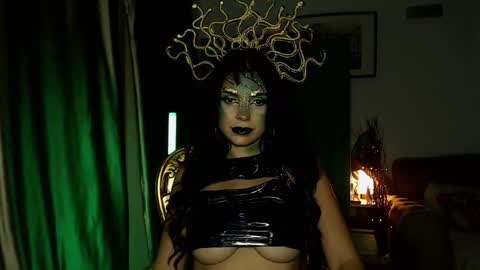 Snapshot of fiercehuntress chatting on October 21, 8:53 pm Goddess Katerina online show from October 21, 8:53 pm