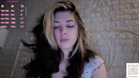 Snapshot of fieryfeline chatting on February 27, 3:06 am Filla online show from February 27, 3:06 am