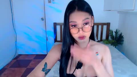 Snapshot of filipina_sassyqirl19xxx chatting on December 2, 4:20 am sweet online show from December 2, 4:20 am