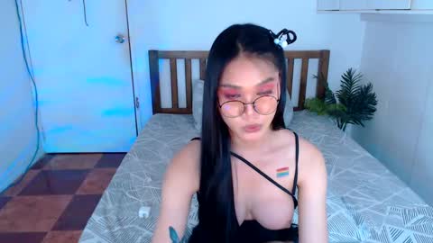 Snapshot of filipina_sassyqirl19xxx chatting on December 27, 2:22 pm sweet online show from December 27, 2:22 pm