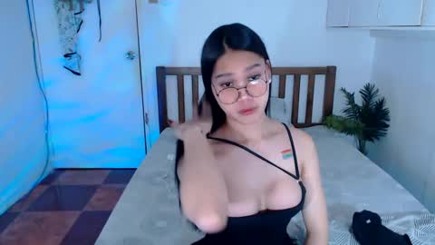Snapshot of filipina_sassyqirl19xxx chatting on January 21, 10:08 am sweet online show from January 21, 10:08 am