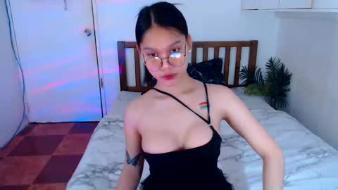Snapshot of filipina_sassyqirl19xxx chatting on September 18, 8:16 am sweet online show from September 18, 8:16 am
