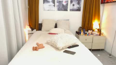 stephanie online show from December 20, 11:10 am