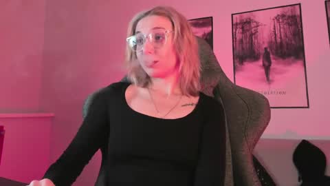 Snapshot of filipinaadams chatting on March 2, 5:33 am cap and Lana online show from March 2, 5:33 am