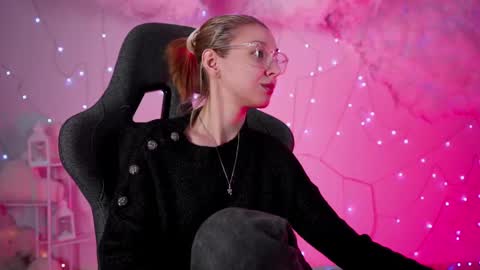 Snapshot of filipinaadams chatting on March 8, 2:12 am cap and Lana online show from March 8, 2:12 am